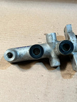 Bild in die Galerieansicht laden, 2000 BMW 7 Series E38 Brake Master Cylinder Used Genuine OEM
