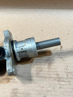 Bild in die Galerieansicht laden, 2000 BMW 7 Series E38 Brake Master Cylinder Used Genuine OEM