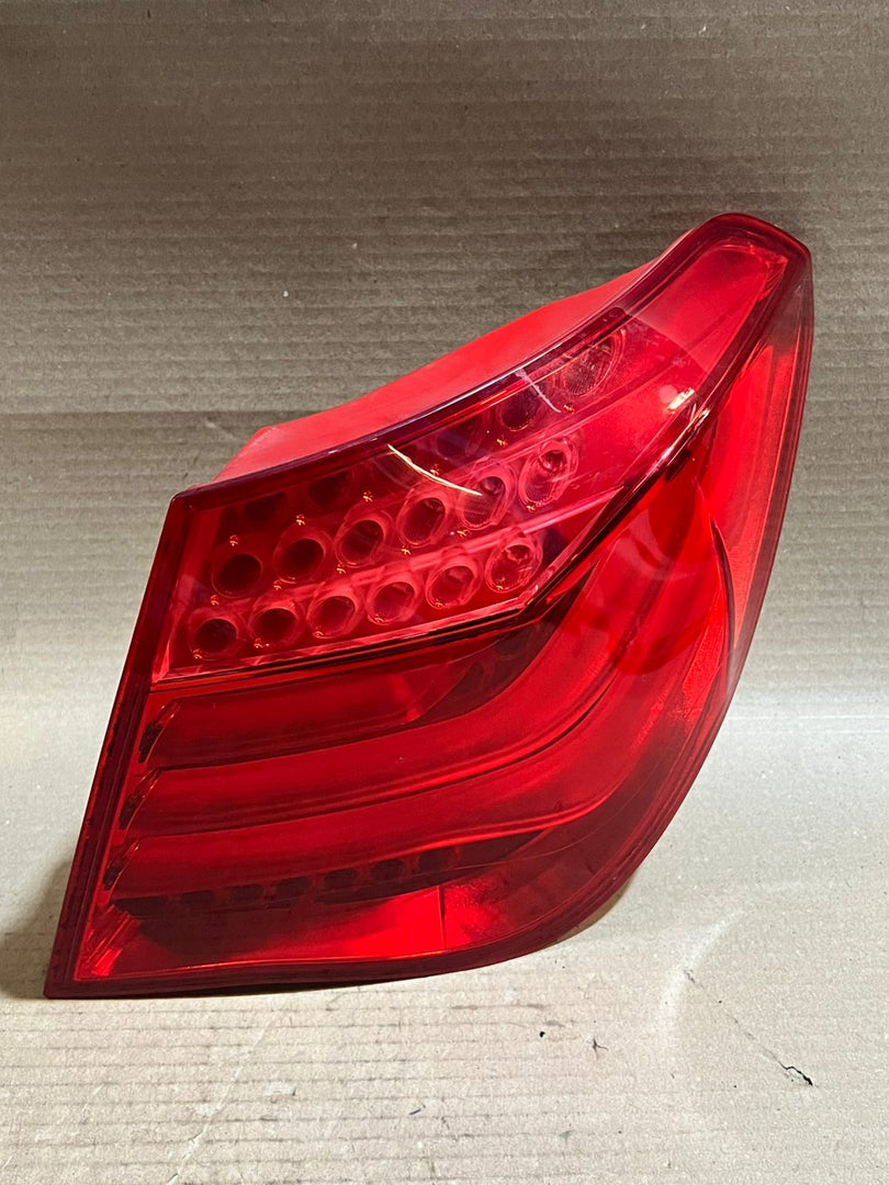 BMW 7 Series F01 F02 F03 F04 Right Rear Tail Light Lamp 7182198 OEM