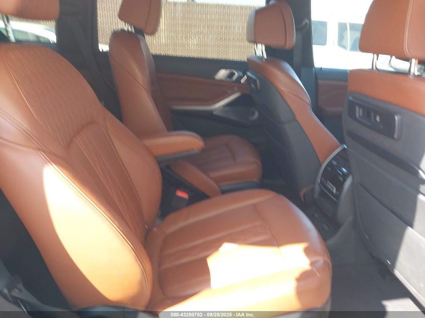 BMW X7 G07 X7 xDrive50i N63M 26.03.2019 Paintwork: A96 Upholstery: VATQ