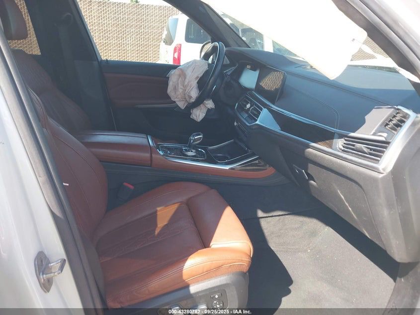 BMW X7 G07 X7 xDrive50i N63M 26.03.2019 Paintwork: A96 Upholstery: VATQ