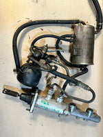 Bild in die Galerieansicht laden, BMW 5 Series E34 530i 540i Brake Master Cylinder Used Genuine OEM