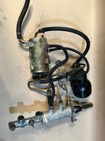 Bild in die Galerieansicht laden, BMW 5 Series E34 530i 540i Brake Master Cylinder Used Genuine OEM