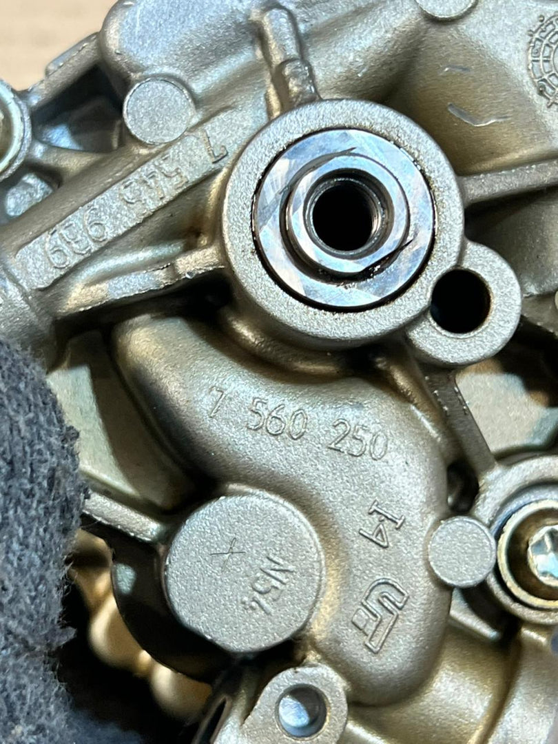 BMW 328i 525i 525xi E90 E91 E92 E93 E60 N52 Engine Oil Pump 7545939 OEM