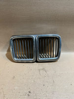 قم بتحميل الصورة إلى عارض الصور، BMW 7 Series E32 735i 730i Front Center Kidney Grille 1908697 Used OEM