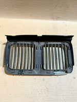 قم بتحميل الصورة إلى عارض الصور، BMW 7 Series E32 735i 730i Front Center Kidney Grille 1908697 Used OEM
