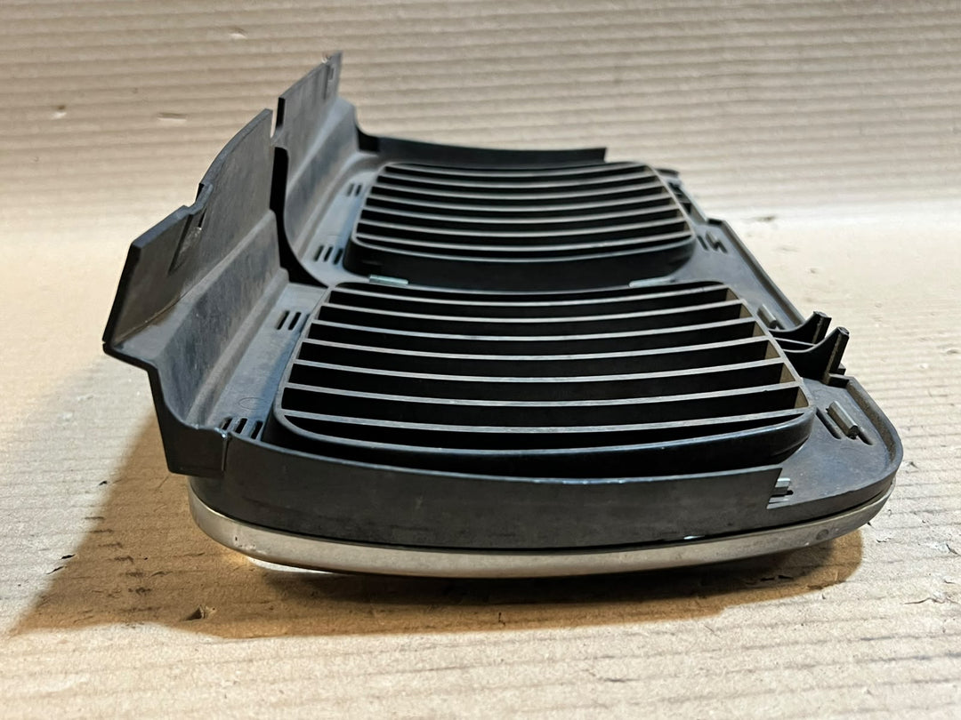 BMW 7 Series E32 735i 730i Front Center Kidney Grille 1908697 Used OEM