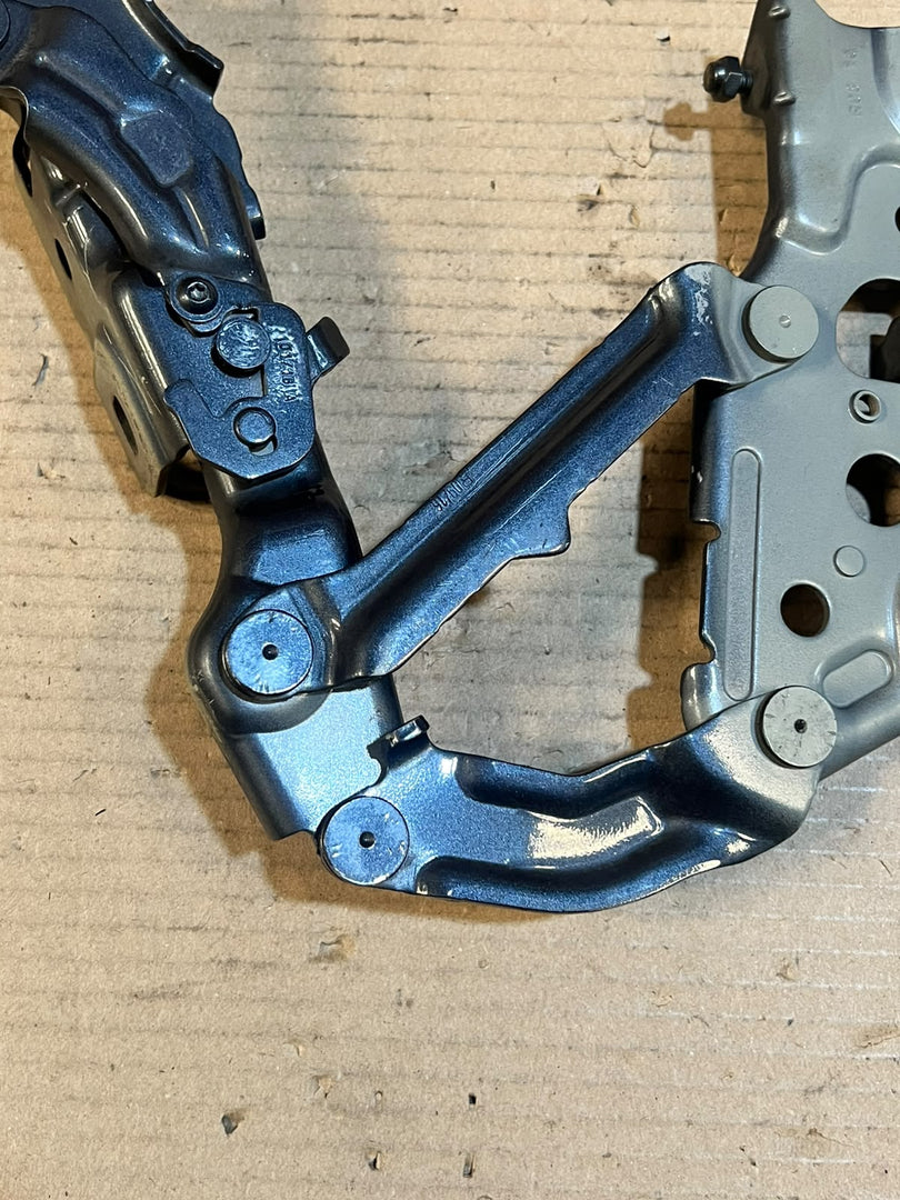 2016-2020 BMW 7 Series G11 G12 740i 750i Front Right Hood Bonnet Hinge 7347408 OEM