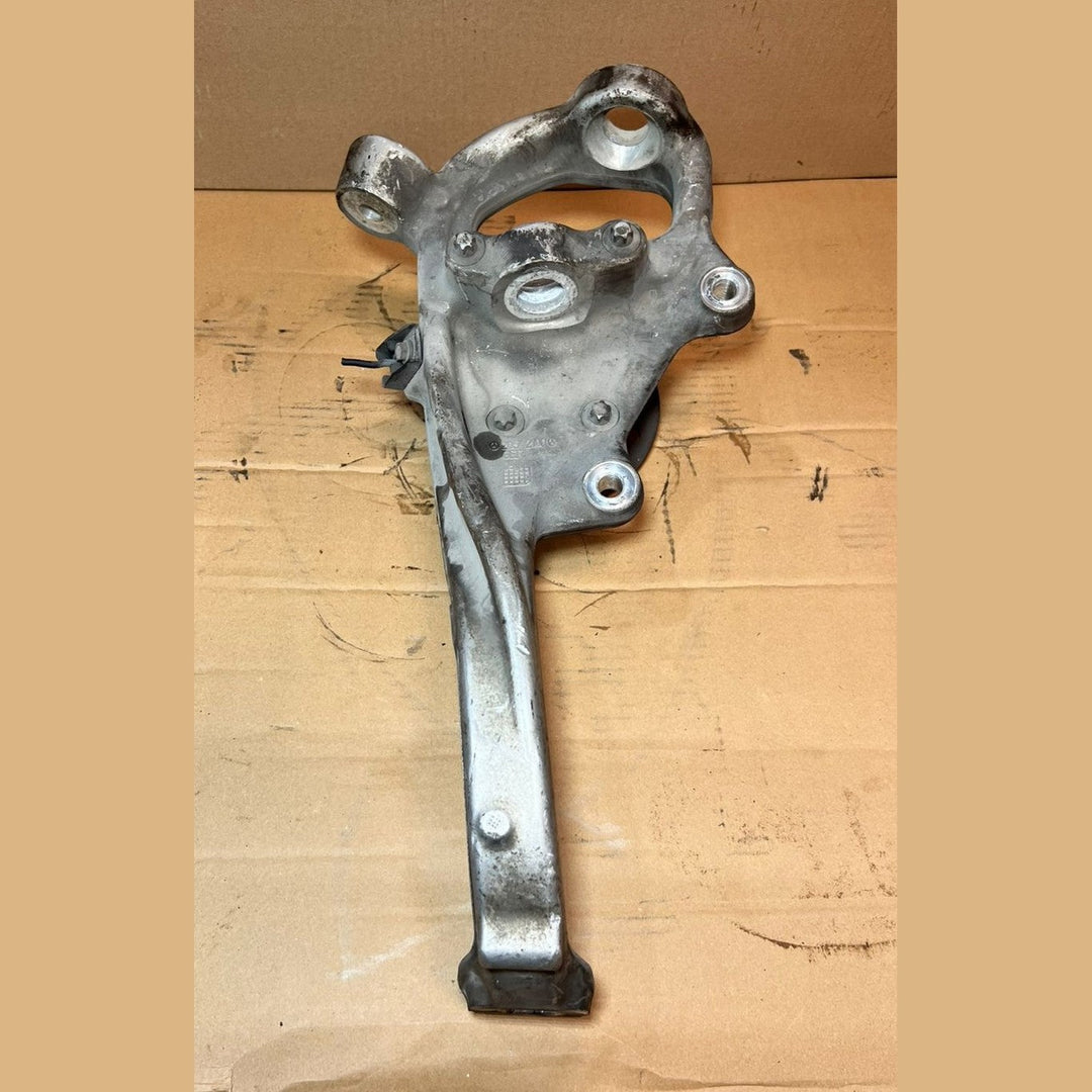 Mercedes-Benz W205 C-Class C300 C250 Front Left 2014-18 Knuckle Spindle Hub Carrier OEM