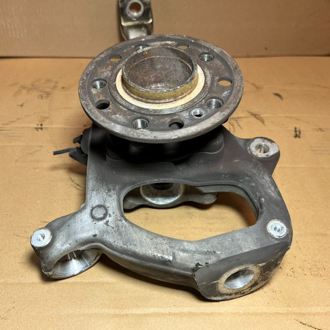Mercedes-Benz W205 C-Class C300 C250 Front Left 2014-18 Knuckle Spindle Hub Carrier OEM