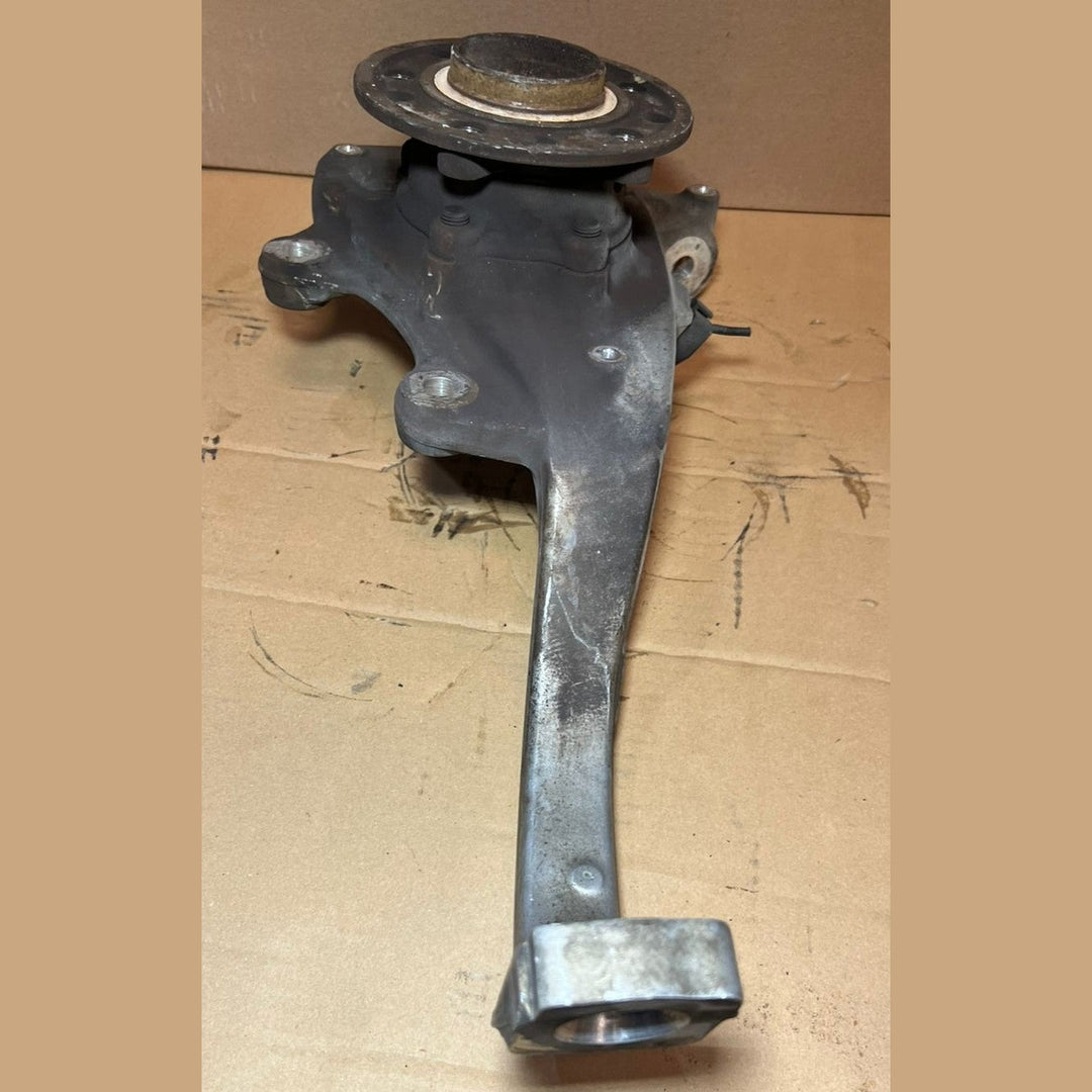 Mercedes-Benz W205 C-Class C300 C250 Front Left 2014-18 Knuckle Spindle Hub Carrier OEM