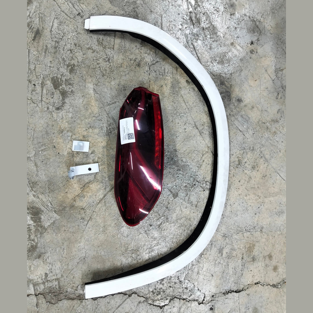 Stoplight G06 LCI + wheel arch + door hinges