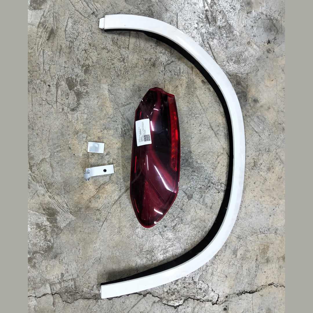 Stoplight G06 LCI + wheel arch + door hinges